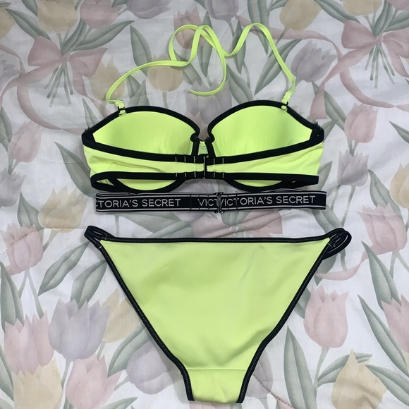 Victoria’s Secret Bikini - Picture 2 of 4